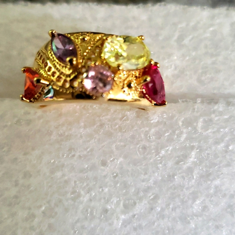Beautiful ring with 5 gems